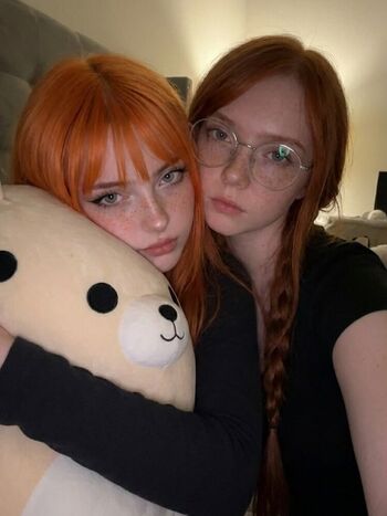 Full leaked Poppy dolly twins private onlyfans photo