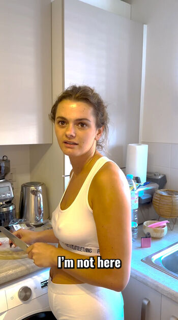 Full leaked Poppyhollins private onlyfans photo