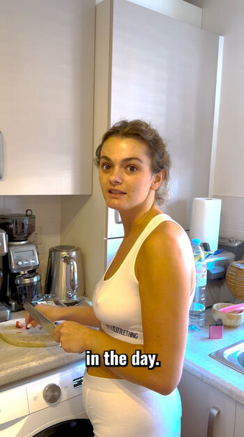 Full leaked Poppyhollins private onlyfans photo