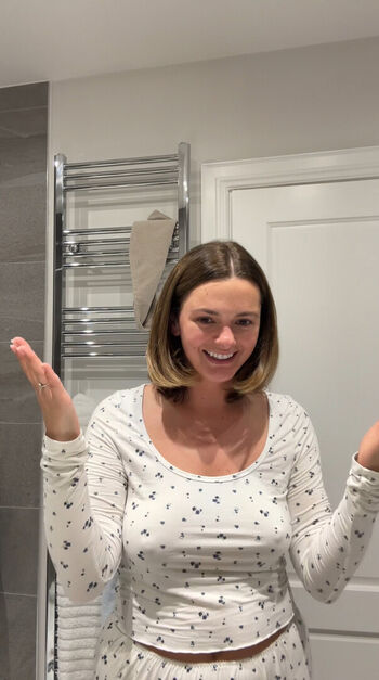 Full leaked Poppyhollins private onlyfans photo