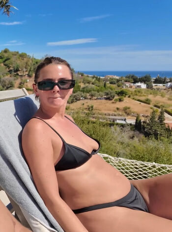 Full leaked Poppyhollins private onlyfans photo