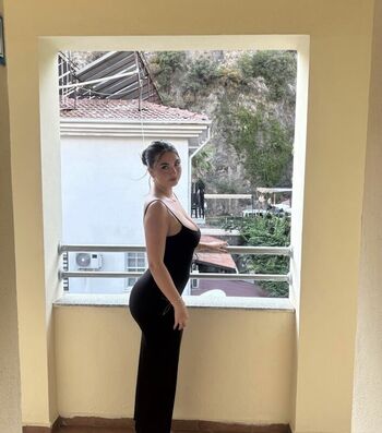 Full leaked Poppynewton private onlyfans photo