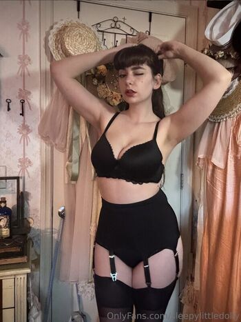 Full leaked Porcelainmilkbottle private onlyfans photo