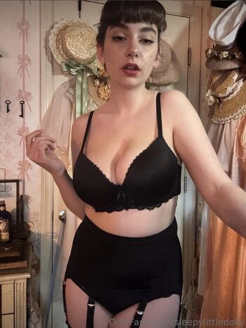 Full leaked Porcelainmilkbottle private onlyfans photo