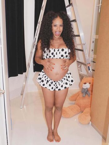 Pregnant Celebs