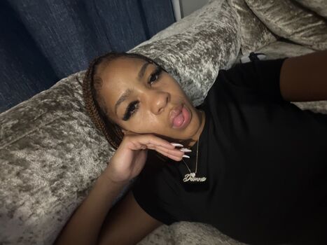Full leaked Prettyissuee private onlyfans photo