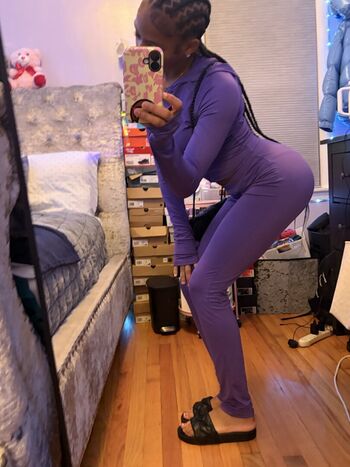 Full leaked Prettyissuee private onlyfans photo