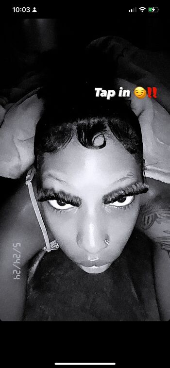 Full leaked Prettylilvibesz private onlyfans photo