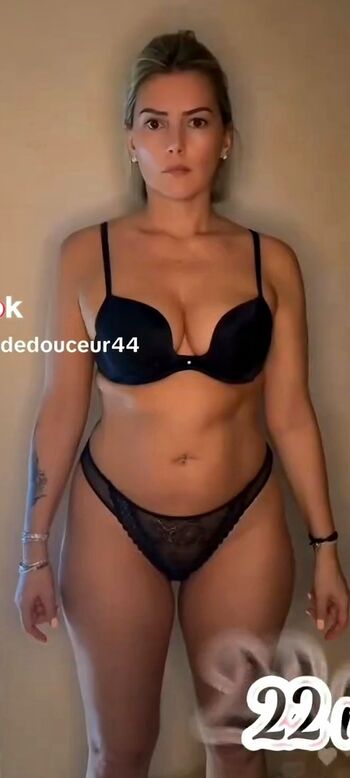 Full leaked Ptitebullededouceur private onlyfans photo