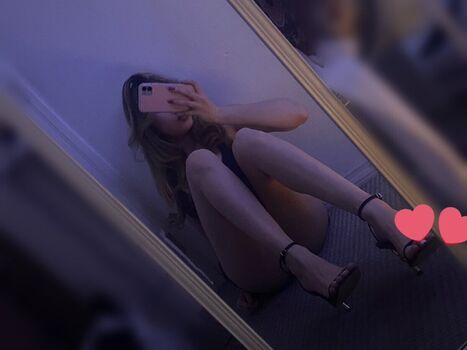 Full leaked Puffes page private onlyfans photo