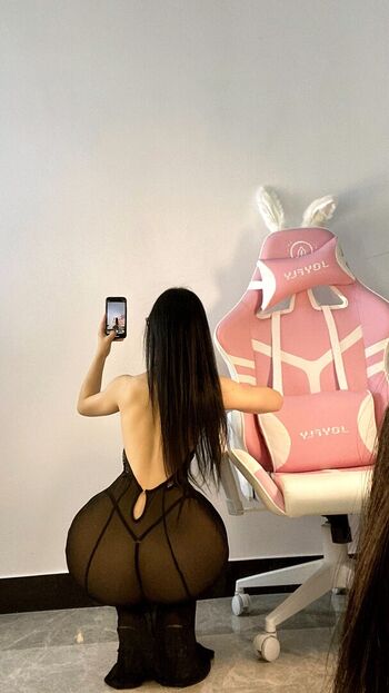 Full leaked Qiaoniutt  page private onlyfans photo