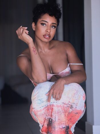 Full leaked Qimmah russo page private onlyfans photo