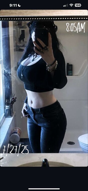 Full leaked Queenemeraldrose private onlyfans photo