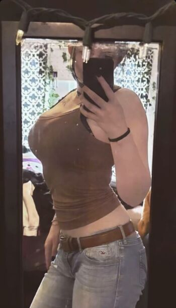 Full leaked Queenemeraldrose private onlyfans photo