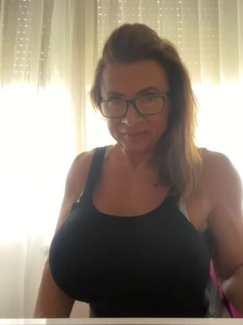 Full leaked Queenmuscleboobs private onlyfans photo
