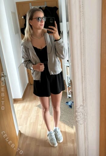 Full leaked Quietschiie private onlyfans photo