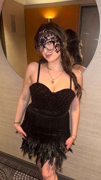 Full leaked Qveenjulia private onlyfans photo