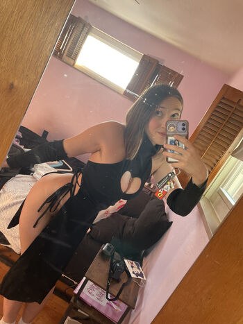 Full leaked Qweeneevee private onlyfans photo