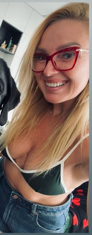 Full leaked Redglassesgirl private onlyfans photo