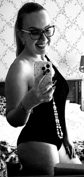 Full leaked Redglassesgirl private onlyfans photo