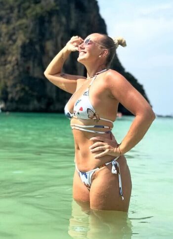 Full leaked Redglassesgirl private onlyfans photo