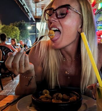 Full leaked Redglassesgirl private onlyfans photo