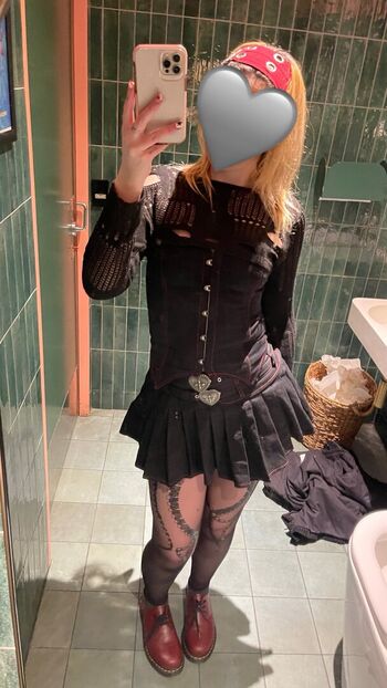 Full leaked Redsharkshawty private onlyfans photo