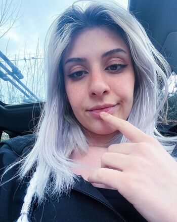 Full leaked Rem sakmar private onlyfans photo