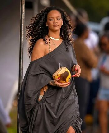 Full leaked Rihanna page private onlyfans photo