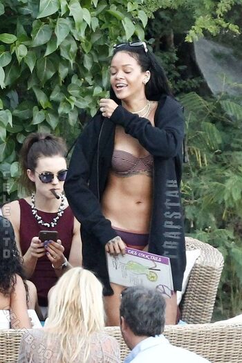 Full leaked Rihanna  page private onlyfans photo