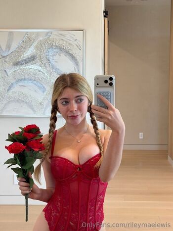 Full leaked Rileymaelewis private onlyfans photo