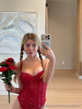 Full leaked Rileymaelewis private onlyfans photo