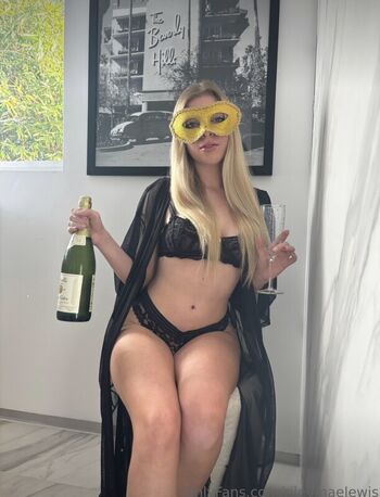 Full leaked Rileymaelewis private onlyfans photo