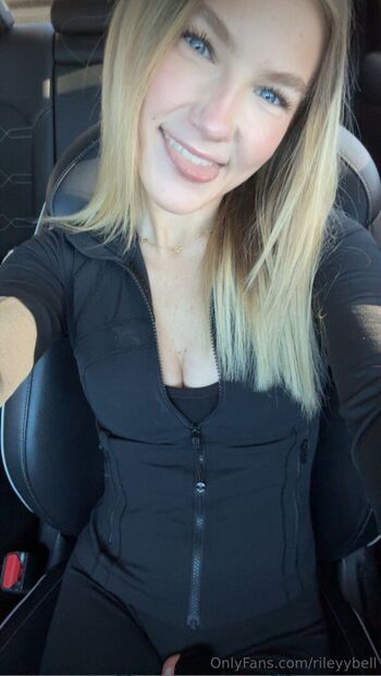 Full leaked Rileyybell private onlyfans photo