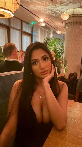 Full leaked Riya b page private onlyfans photo