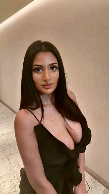 Full leaked Riya b page private onlyfans photo