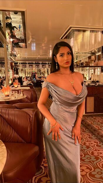 Full leaked Riya b page private onlyfans photo