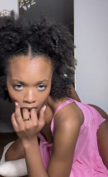 Full leaked Roannnaaaaa private onlyfans photo