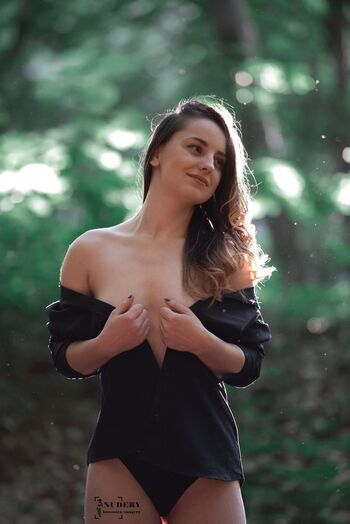 Full leaked Romanian girls page private onlyfans photo