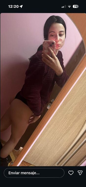 Full leaked Romanian girls private onlyfans photo
