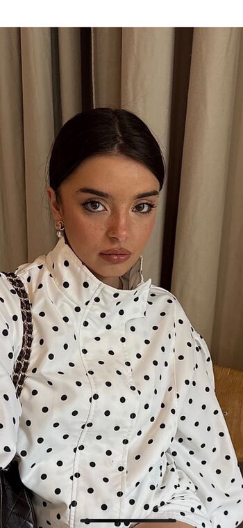 Full leaked Romanian girls private onlyfans photo
