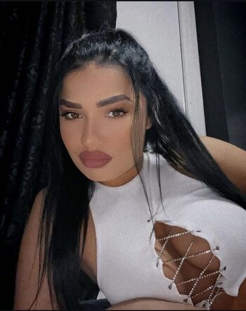 Full leaked Romanian girls private onlyfans photo