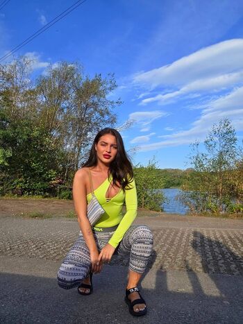 Full leaked Romanian girls private onlyfans photo