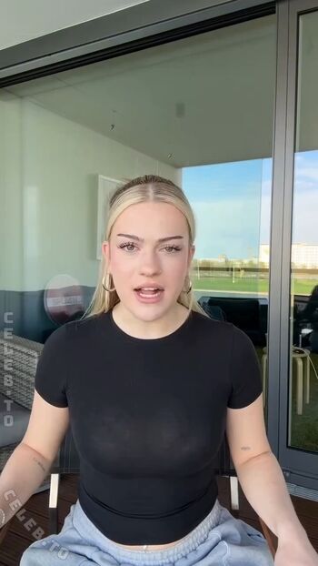 Full leaked Romina jana private onlyfans photo