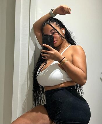 Full leaked Romyisabellaa private onlyfans photo