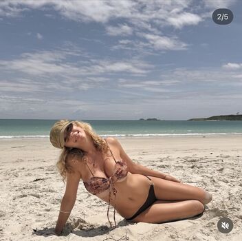Full leaked Rosalie private onlyfans photo