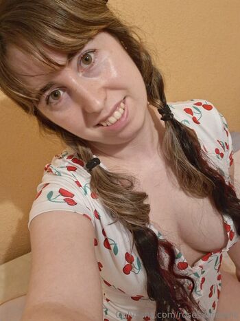 Full leaked Rosesxarepink private onlyfans photo