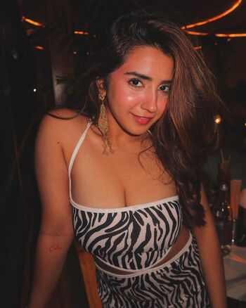 Full leaked Roshni walia page private onlyfans photo