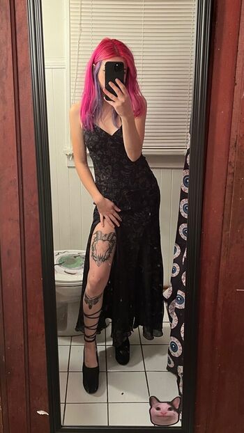 Full leaked Rottedgoth private onlyfans photo