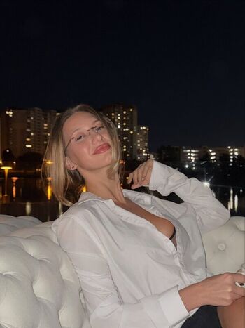 Full leaked Roxolana kushniruk page private onlyfans photo
